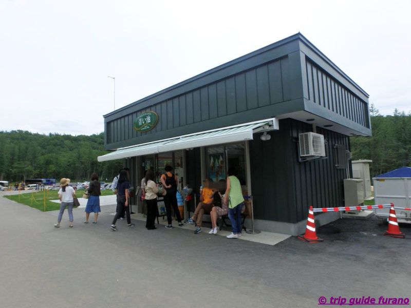 美瑛　ふらの　青い池　6月　売店　きれい