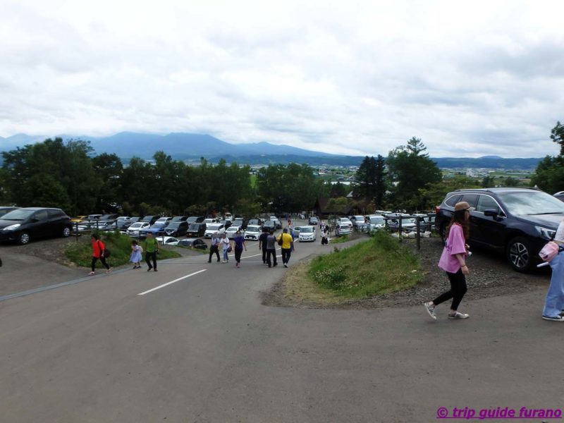 7月　ラベンダー　ファーム富田　駐車場