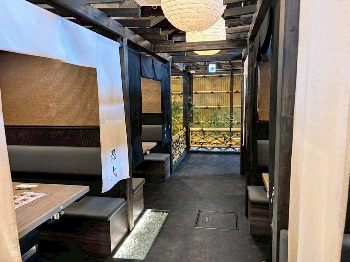 忍火の店内客席
