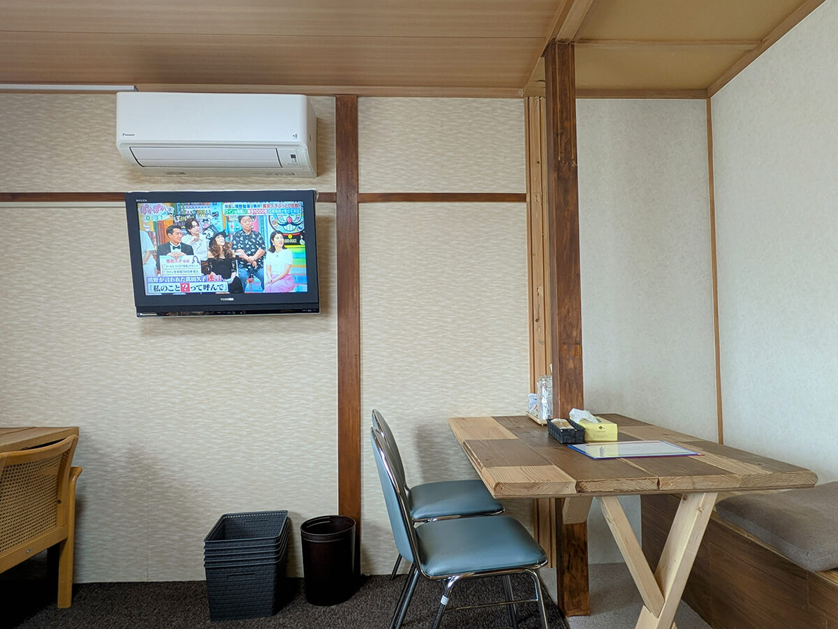 キッチンDのテレビ側の席