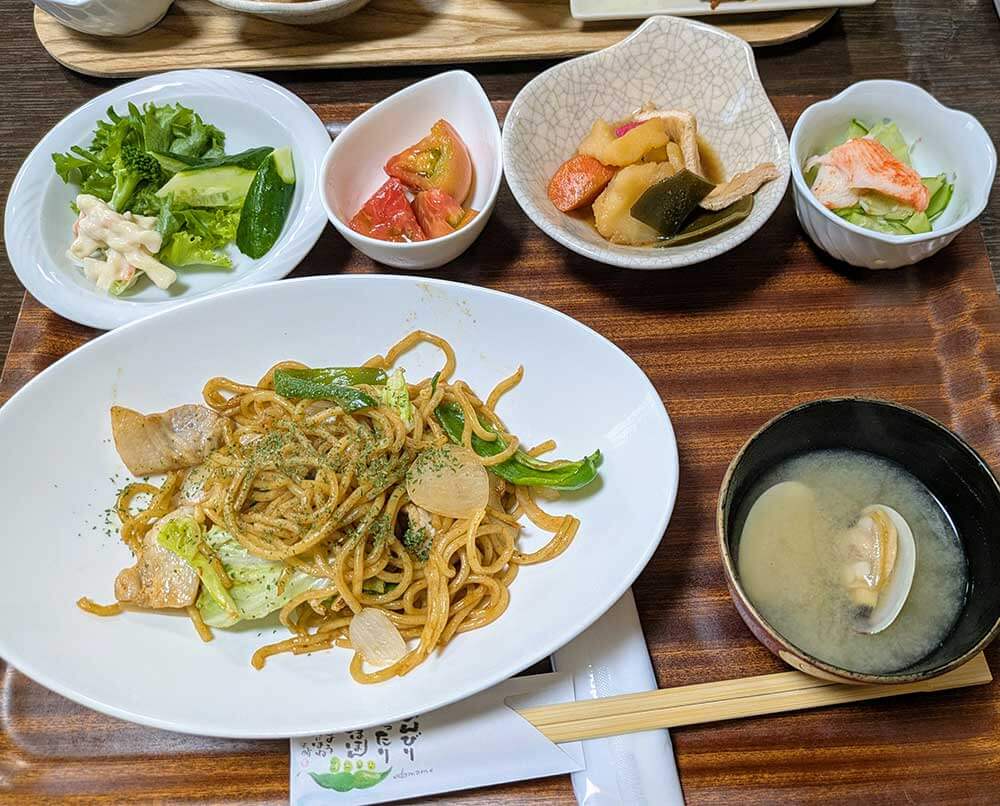 ばあちゃん家_太麺焼そば(ソース味)(汁物付)