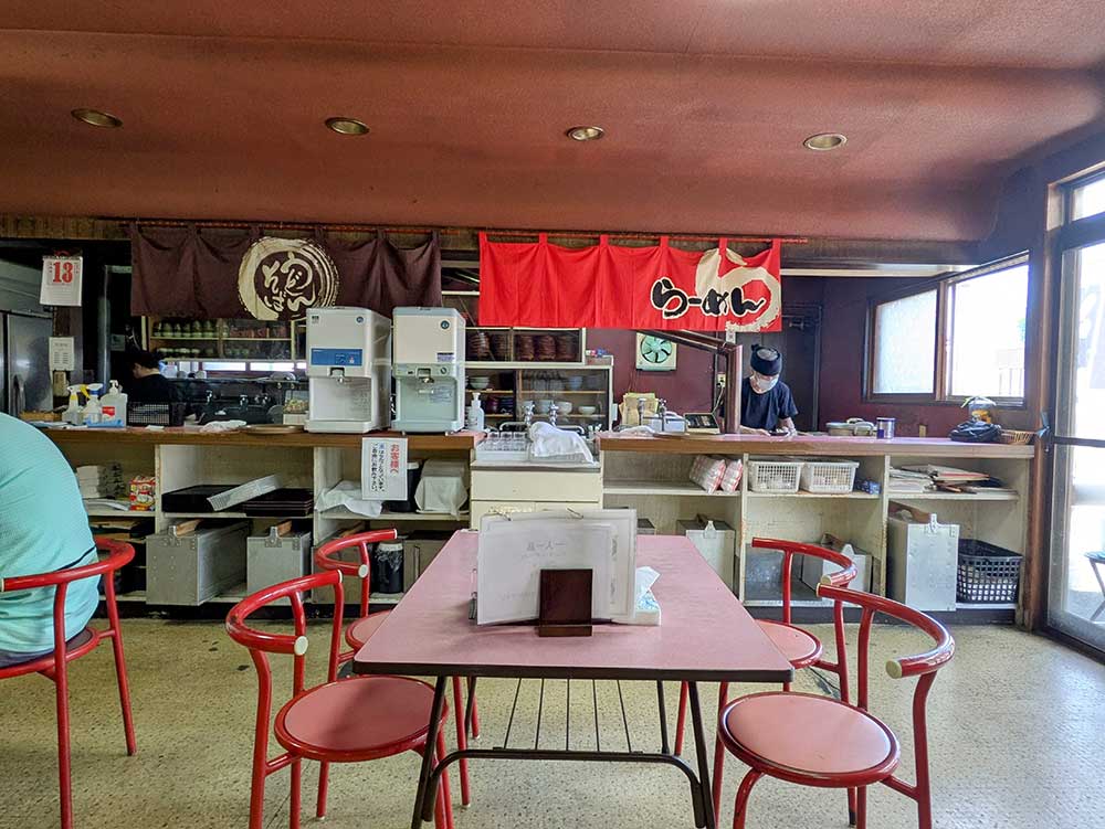 助六の店内キッチン側
