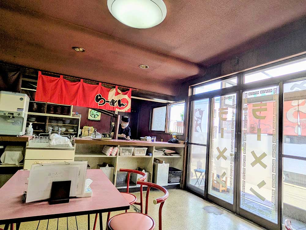 助六の店内入り口側