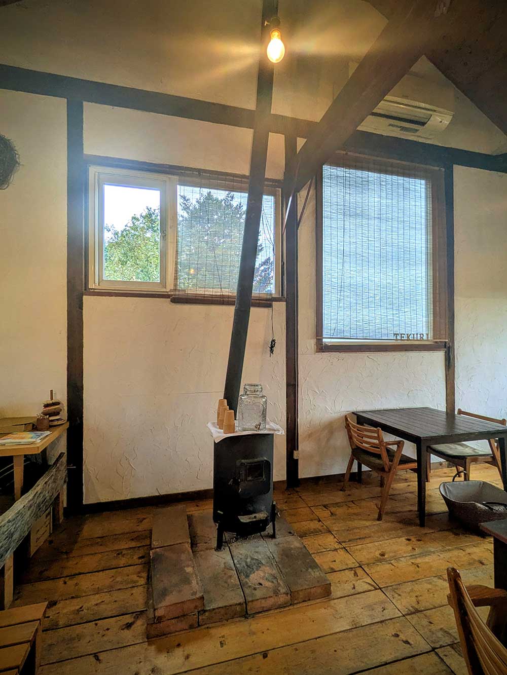 Cafeてくり店内の様子、ストーブ